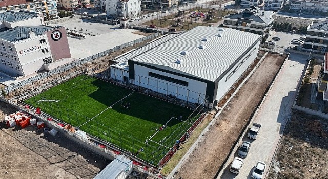 Selçuklu'da Ahmet Çalık Kapalı Spor Salonu ve Suni Çim Sahası tamamlanıyor