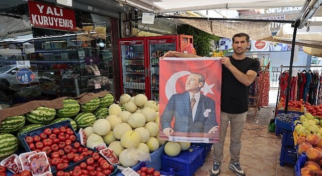 Konak Belediyesi’nden esnafa 30 Ağustos hediyesi