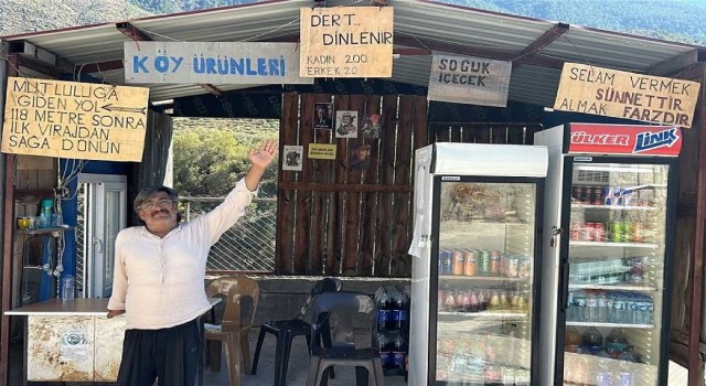 İş yerine astığı tabelayla yüzleri güldürüyor