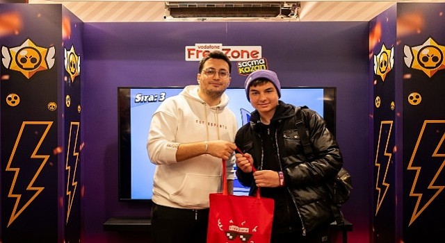 Oyunseverler Vodafone Mağazasında oynadı