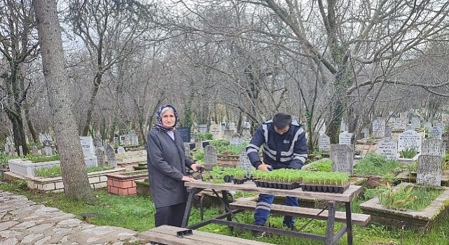 Büyükşehir’in mezarlıklarda bayram hazırlığı sürüyor