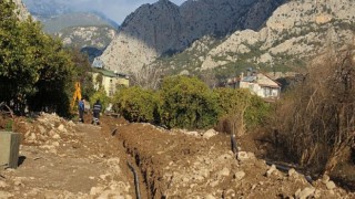 Kemer Kuzdere’de içme suyu hattı çalışması