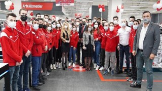 MediaMarkt Türkiye’nin yeni mağazasının açılışı İzmitlilerin büyük ilgisi ile gerçekleşti