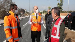 Üniversite Caddesi’ndeki yeni yol trafiğe açıldı BaşkanMuhittin Böcek deneme sürüşü yaptı