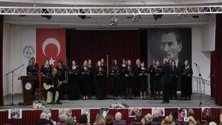 Burhaniye Kent Konseyi Çok Sesli Korosu İlk Konserini Yaptı