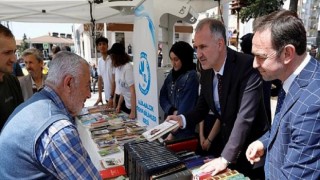 Dünya Kitap Hediye Etme Gününde 2 Bin Kitap Dağıtıldı