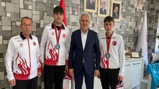 Başarılı Sporcular Keçiören Belediyesinde Misafir Edildi