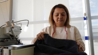 Depremzedeler İçin Kıyafet Dikiyorlar