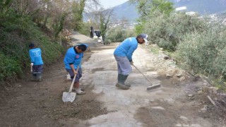 Alanya’da şarampol betonlama çalışması devam ediyor