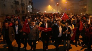 19 Mayıs Gölcük’te 7’den 70’e her yaştan vatandaşın katıldığı fener alayı ile coşkuyla kutlandı