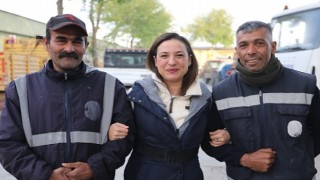 Efes Selçuk Belediye Başkanı Filiz Ceritoğlu Sengel 1 Mayıs Emek ve Dayanışma Günü sebebiyle belediye çalışanları ile bir araya geldi