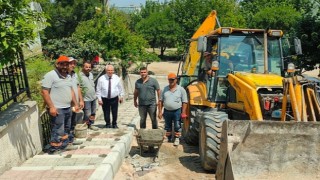 Karabağlar’da kaldırımlar yenileniyor