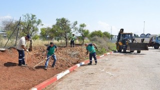 Mersin Yenişehir Belediyesi park ve yeşil alanlarda çalışmalarını sürdürüyor