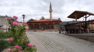 Gülabibey Camisi’nde 5,5 asırdır ezan sesi yükseliyor