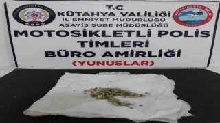 Kütahya’da motosikletli şahsın üzerinde uyuşturucu ele geçirildi