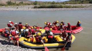 Masalsı kanyon arasında rafting keyfi