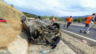 Takla atan otomobildeki 3 kişi yaralandı