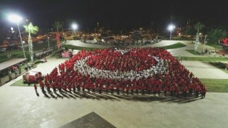 Antalya’da saat 19.23’te 1923 kişi zeybek oynayarak Ata’yı selamladı