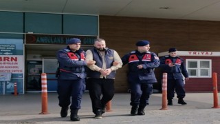 Babasını taşla yaralayıp sağlık ekiplerini de rehin alan şahıs tutuklandı