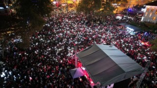 Bandırma’da Cumhuriyet coşkusu Feridun Düzağaç konseri ile devam etti