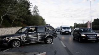 Bursa’da hızla ilerleyen otomobil önündeki araca çarptı