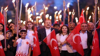 Cumhuriyetin 100. yılında Yörük çadırlarına Türk bayrakları ve meşalelerle yürüyüş yapıldı