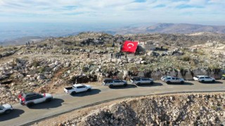 Off-road pilotları terörden temizlenen Gabar Dağı’nda Türk bayrağı açtı