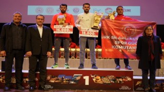 5. Gazi Yarı Maratonu’nda dereceye giren sporcular ödüllerini aldı