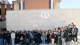 Anadolu Üniversitesi aday öğrencileri için kampüs turları düzenliyor