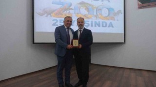 Başkan Aktaş’tan Özhan’a plaket