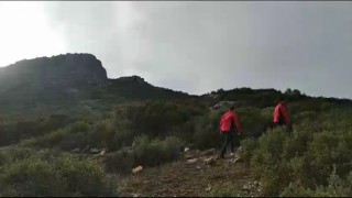 Burdur’da mantar toplarken uçurumdan düşen vatandaşı ekipler kurtardı