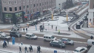 Erzurum’da kar yağışı hayatı olumsuz etkiliyor