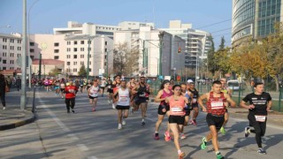 Gazi yarı maratonu 7’den 70’e beğeni topladı