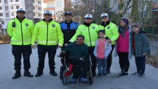 Polisin örnek davranışı hayırseveri harekete geçirdi