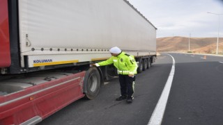 Tercan’da zorunlu kış lastiği uygulaması yapıldı