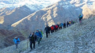 Vali Ali Çelik’ten Beyaz Dağı’na tırmanış