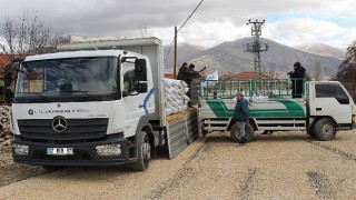 Antalya Büyükşehir Belediyesi’nin süt yemi desteği sürüyor