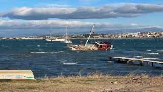 Ayvalık’ta fırtına tekneleri batırdı