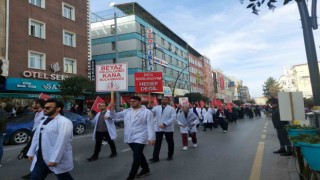 Isparta’da sağlık çalışanlarından Filistin için sessiz yürüyüş