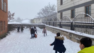 Karlıova’da kar vatandaşa çile, çocuklara eğlence oldu