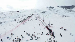 Türkiye’nin en ekonomik kayak merkezi, vatandaşların akınına uğradı