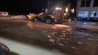 Hatay’da caddeler göle dönerken, seralar su altında kaldı