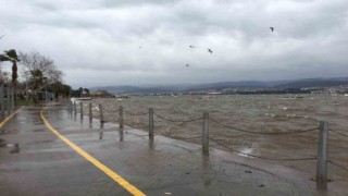 İzmit Körfezi’nde fırtına