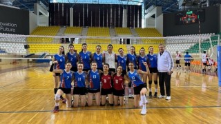 Kadın voleybol takımından gümüş madalya