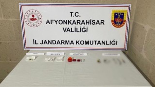 Ters yönden kaçmak isteyen zehir taciri jandarma tarafından yakalandı