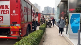 Üsküdar’da lüks sitenin otoparkında yangın çıktı