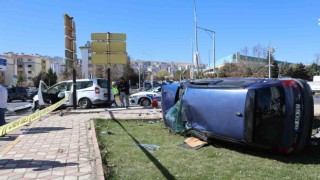 Elazığ’da trafik kazası: Önce araca ardından anne ve kızına çarptı