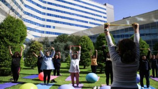 Gebe kadınlar hastane bahçesinde pilates yaptı