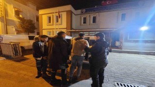 Gelibolu’da polis oturma izni olmayan 4 kaçak göçmen yakaladı