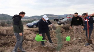 Selendi’de badem fidanları dikildi